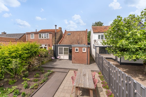 Foto - Verkocht onder voorbehoud: Karakteristiek pand nabij het historische centrum van Klundert